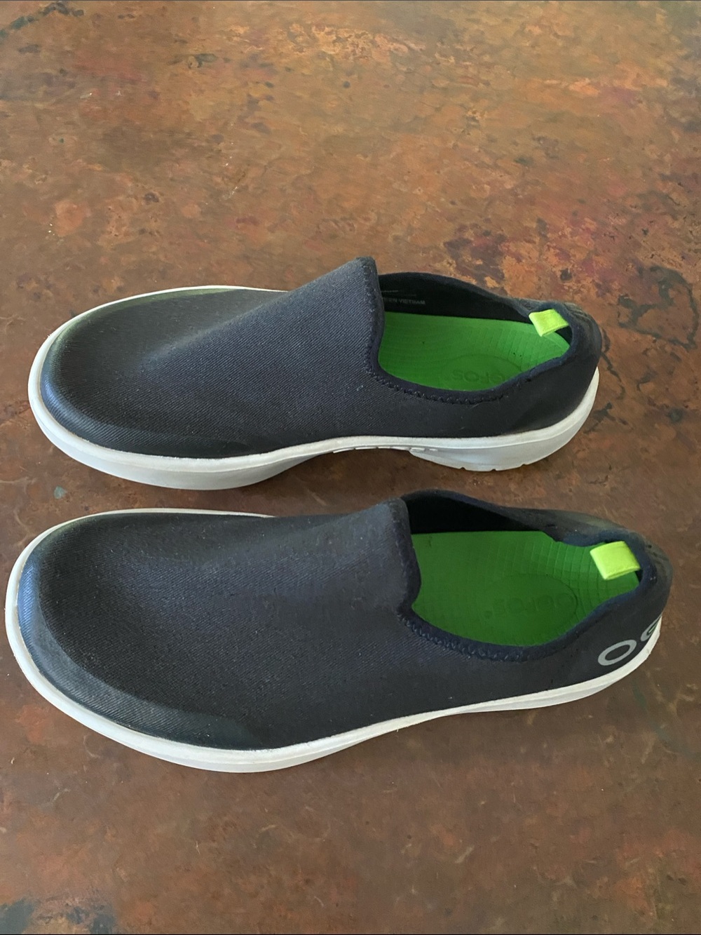 OOFOS Slip-On Flats in Black with Lime Green Insole size 9